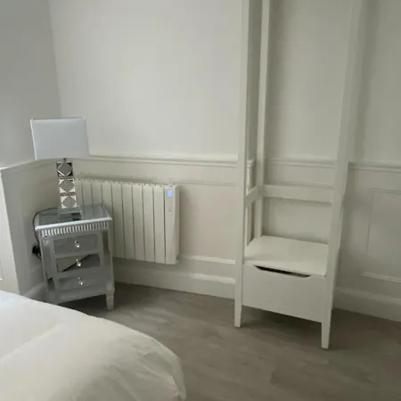 Johnsville House בית הארחה 3*